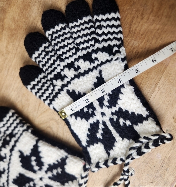 Handmade Wool Blend Knit Gloves - Picture 8 of 9